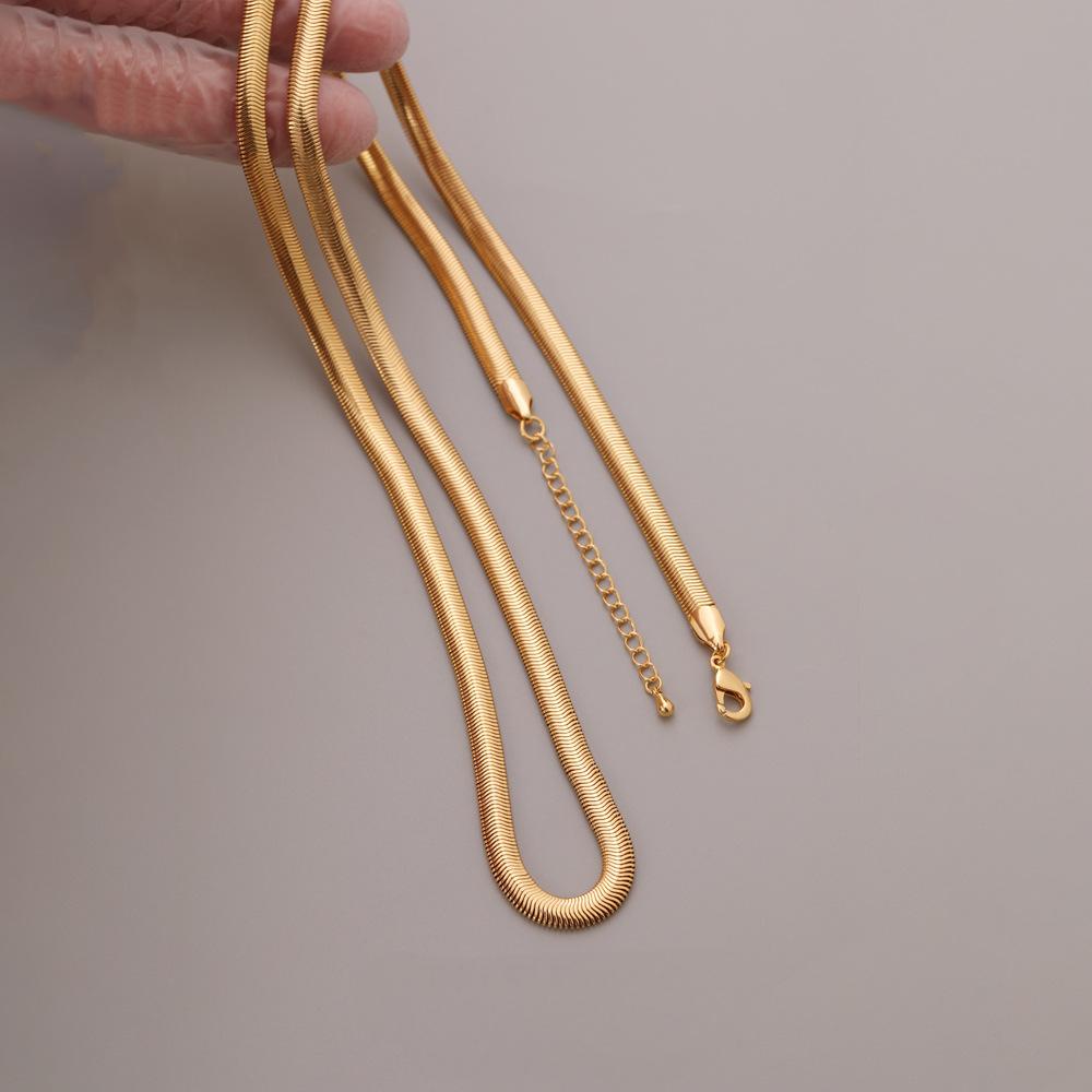 Flat Snake Chain Heart Pendant Necklace– Luxe Edition