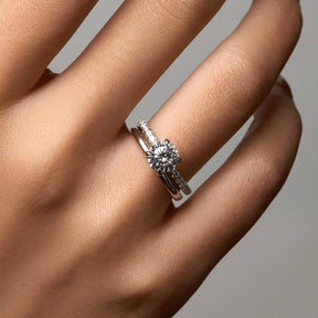 Pavé Amor Ring